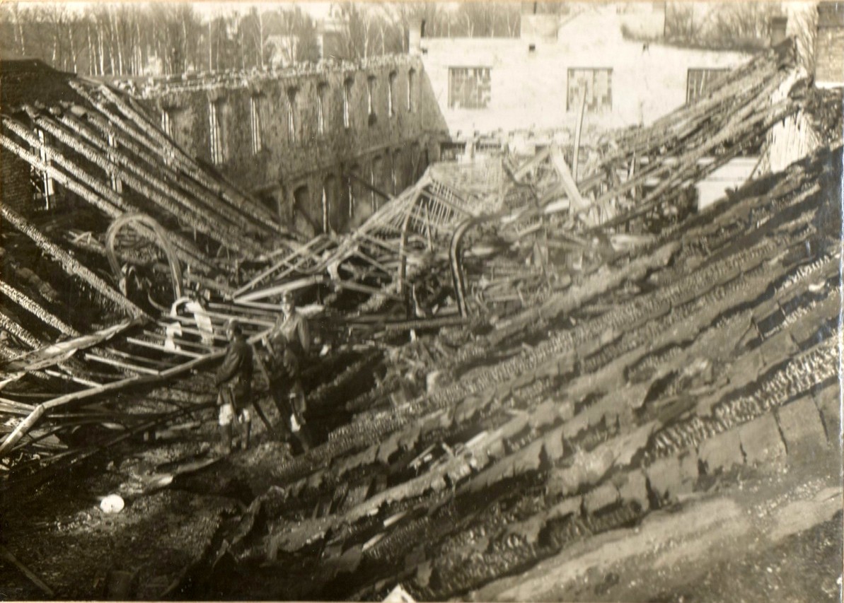 Lakovna po požáru 1939